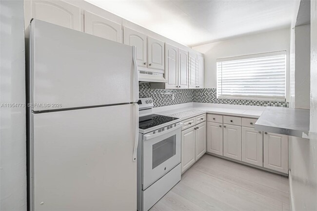 Building Photo - 2025 Miami Rd