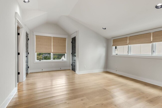 Building Photo - BEAUTIFUL CUSTOM BUILT HOME. 12 SOUTH ACRO...