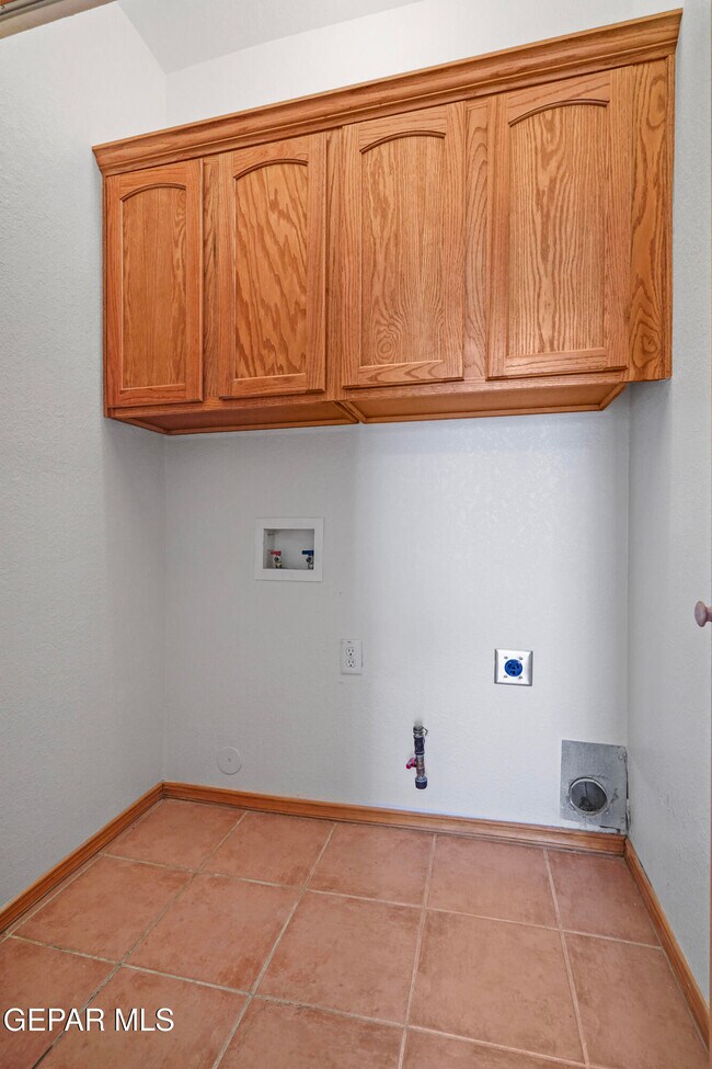 Building Photo - 3313 Tierra Espada Dr