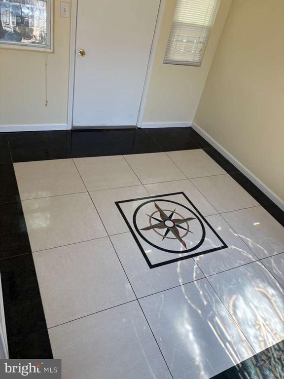 Building Photo - 3021 S Grove