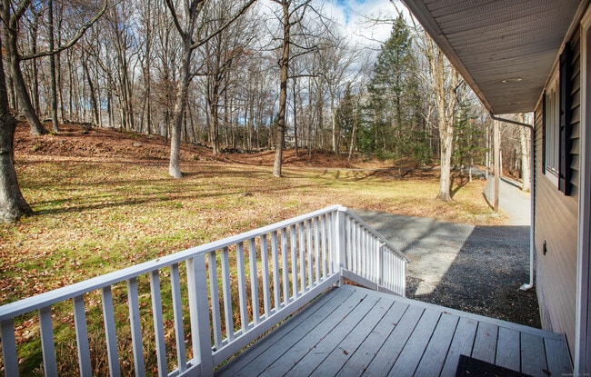 Building Photo - 180 Peaceable Ridge Rd