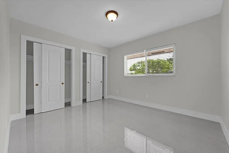 Building Photo - 8 NE 14th Ave