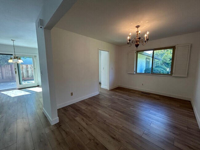 Building Photo - Spacious 4-Bedroom 2.5 Bath Single-Story H...
