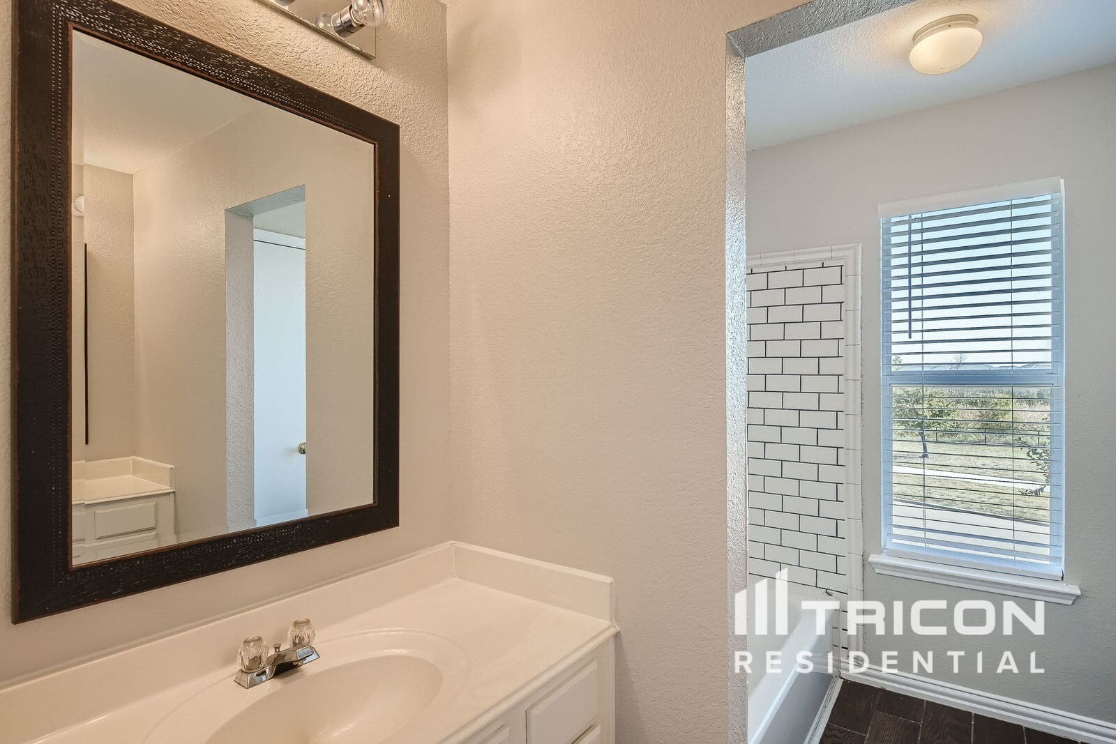 Building Photo - 101 Redbud Dr