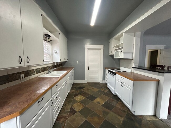 Building Photo - 2 Bedroom Home Near Downtown Ellensburg