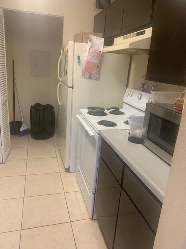 Building Photo - 1 Bedroom in a Beautiful Neighborhood in Sunrise, FL