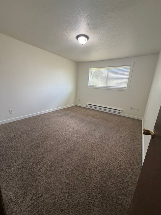 Building Photo - 2-bedroom Apartment