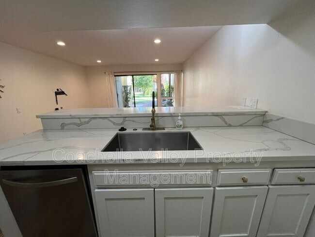 Building Photo - 1655 E Palm Canyon Dr