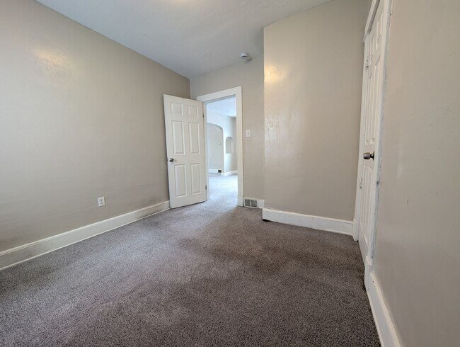 Building Photo - 1476 W 107th St