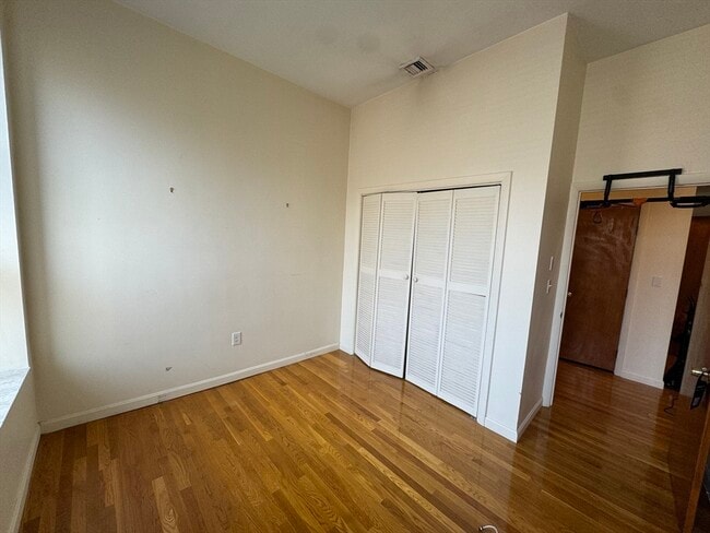 Building Photo - 176 W Springfield St