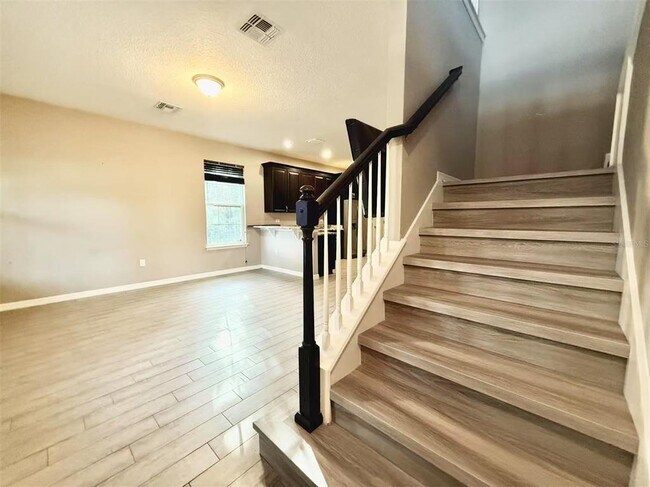 Building Photo - 11804 Silverlake Park Dr