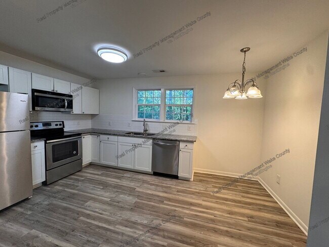 Building Photo - 612 Essington Pl