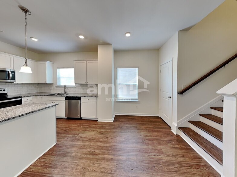 Building Photo - 168 Landsdown Xing