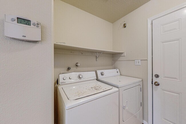 Building Photo - 3473 Martin Meadows Dr NE