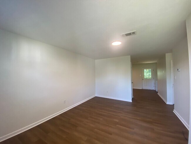 Building Photo - 3901 Lindbergh Dr