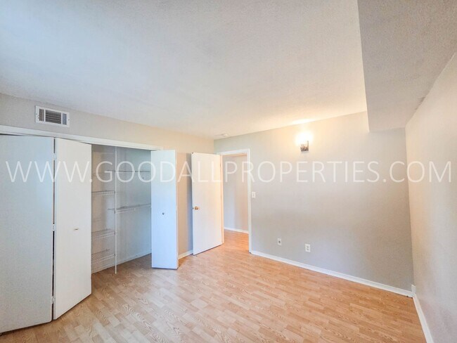 Building Photo - Summer Leasing Special: $995/month 2 Bed, 2 Bath Condo with Pool Access in Clive