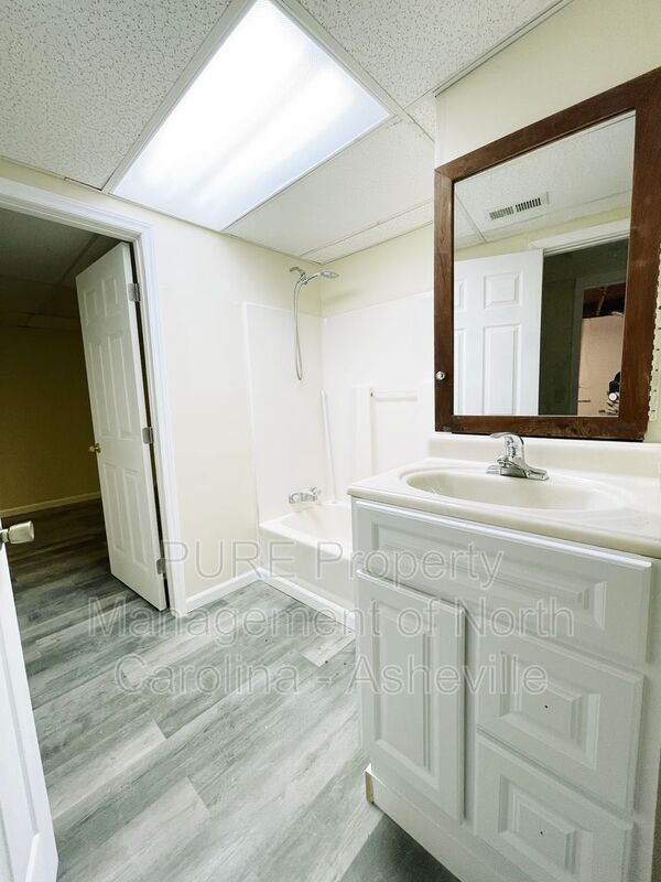 Building Photo - 25 Evelake Dr