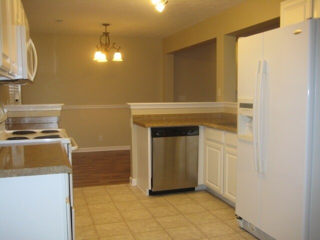 Building Photo - 2440 Pleasant Springs Ln