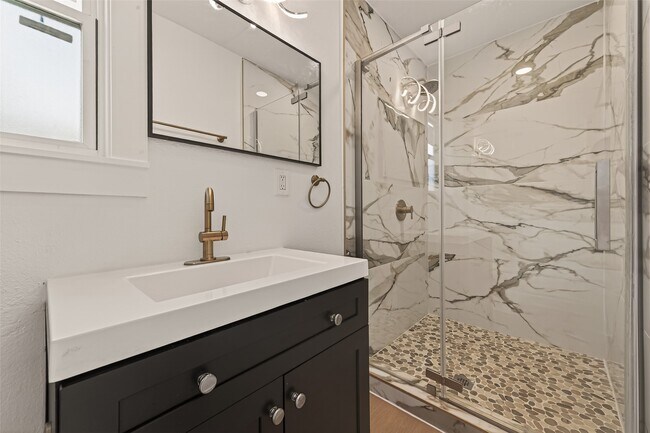 Building Photo - 3209 McCrarey Dr