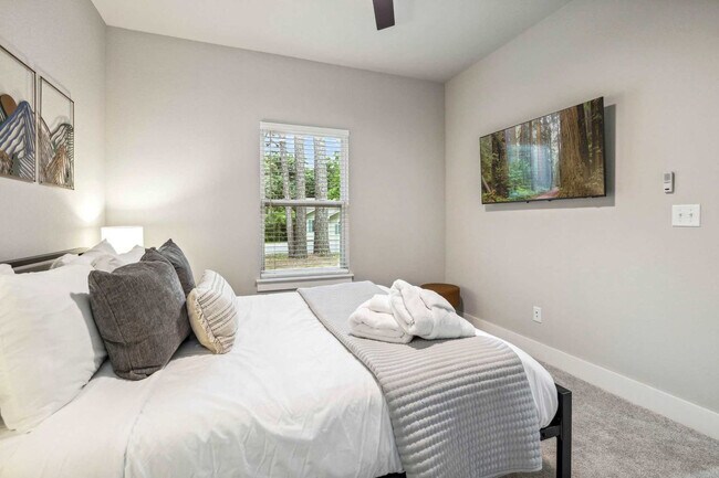 Building Photo - 10 Granshire Dr