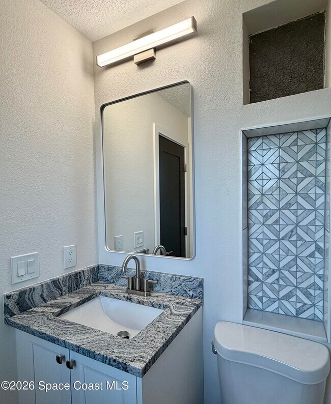 Building Photo - 557 Chantilly Dr