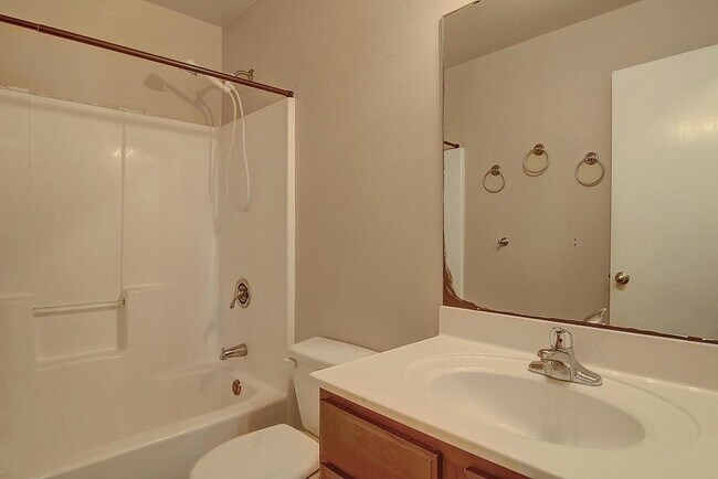 Building Photo - 2409 Gold Star Dr