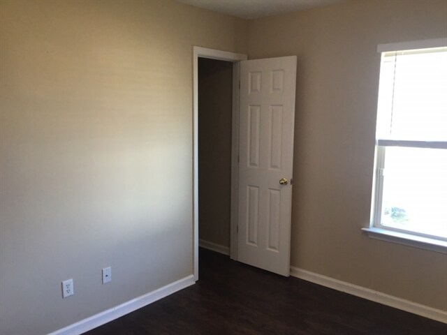 Building Photo - 419 Flint Dr
