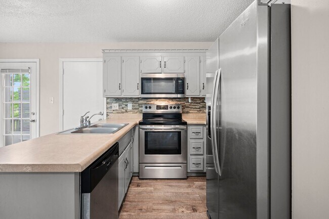 Building Photo - Move-In Specials Available! Single-Family in Oak Grove, KY!
