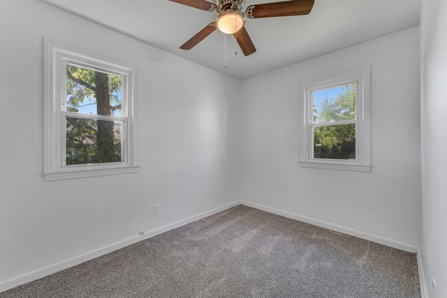 Building Photo - 610 Elm St