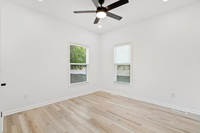 Building Photo - "Spacious 4-Bed Oasis with Guest Suite on ...