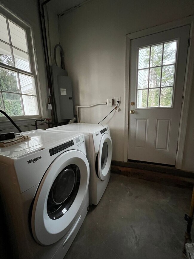 Building Photo - Cool Updated Historic 4/3.5 Farmhouse in Bethesda on Private, 1.5 Acre Lot