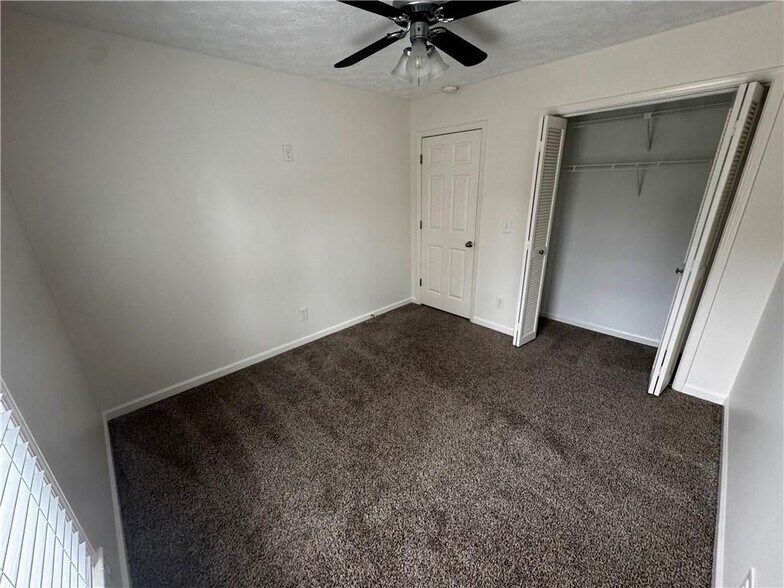 Building Photo - 2990 Mountain Trace NE