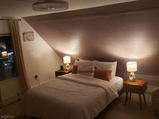 Building Photo - 187 Milford Ave