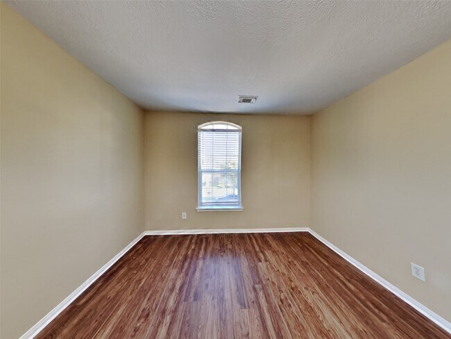 Building Photo - 9419 Stoneridge Canyon Ln