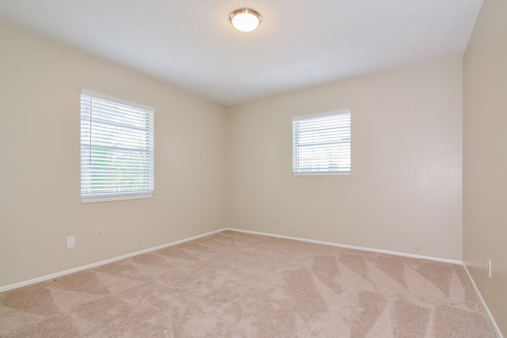 Building Photo - 2451 Glenview Dr