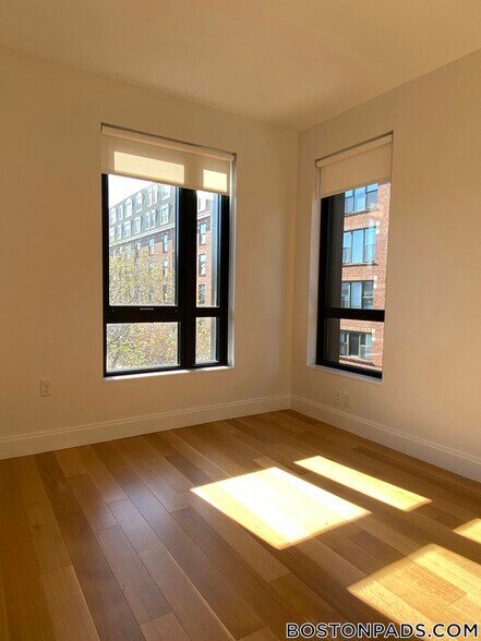 Building Photo - 150 Camden St