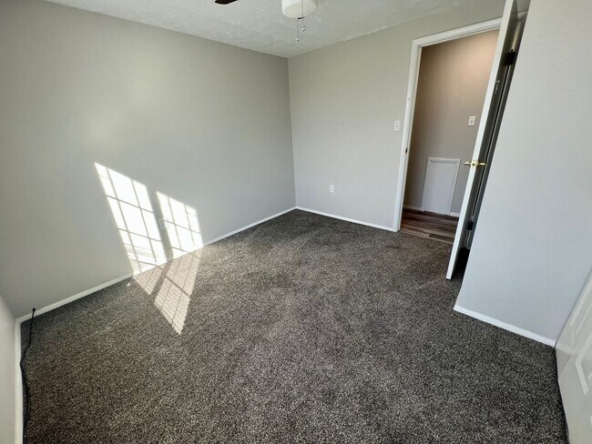 Building Photo - Stunning Condo Unit - 2 Bedroom with Balcony - Hopewell Township