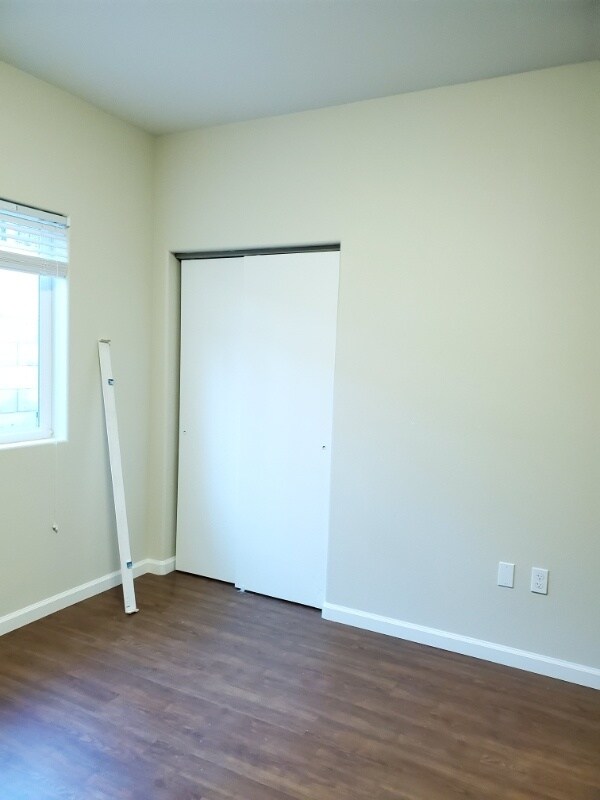 Building Photo - 2209 E 8th St