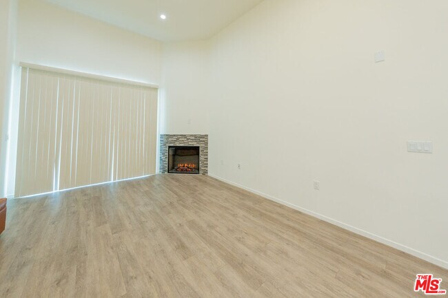 Building Photo - 124 W Colorado St