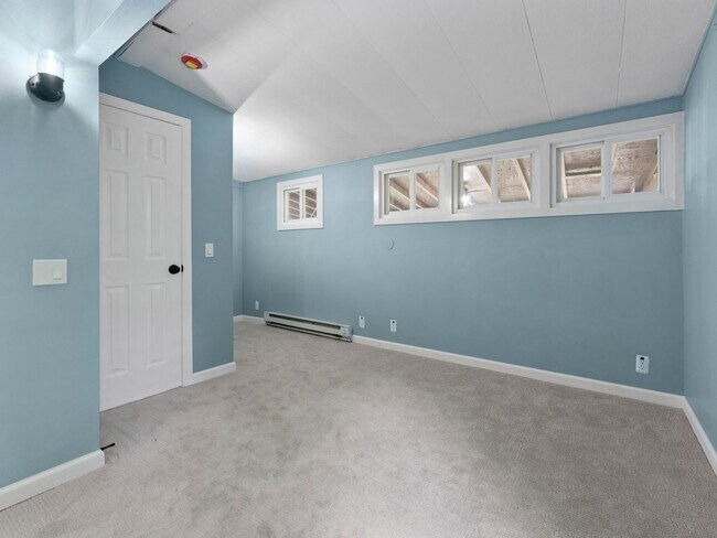 Building Photo - For Rent | Charming 2-Bedroom Home with Bonus Room & Screened-In Porch in Berlin