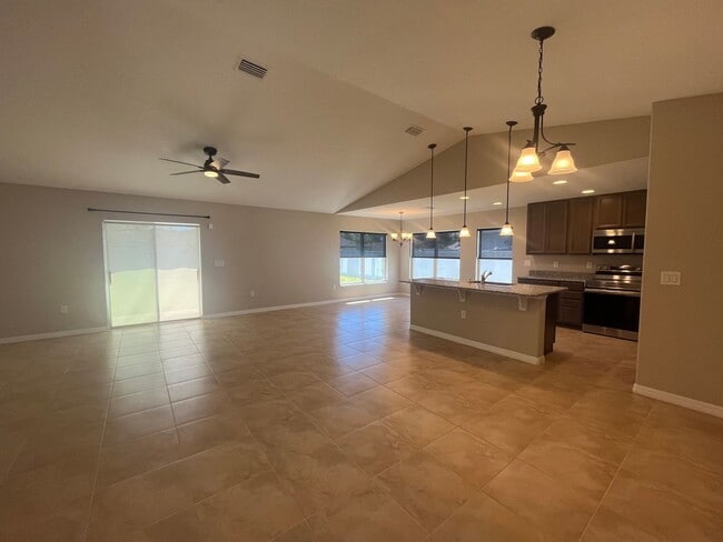 Building Photo - Newer Home with Fenced in Yard!!