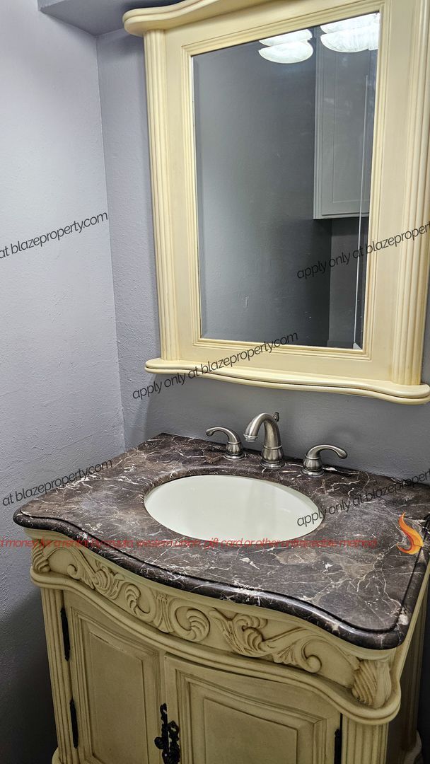 Building Photo - Step into Your Dream Townhouse!