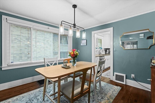 Building Photo - 575 E Lewiston Ave