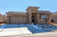 Building Photo - Charming 4 Bedroom 2.5 bath house in a Gat...