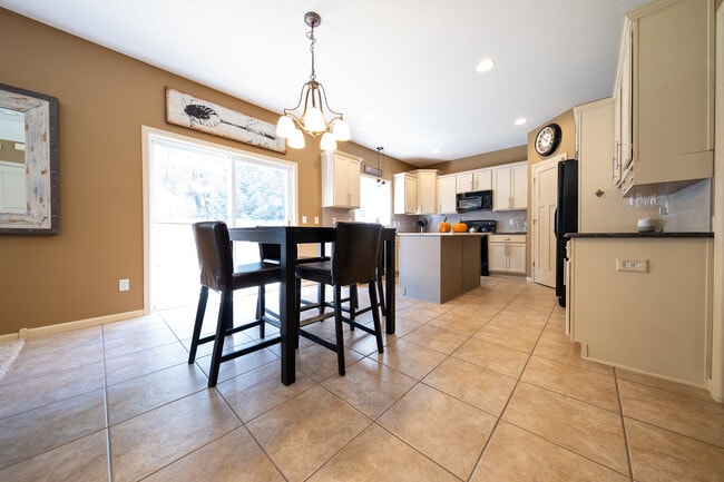 Building Photo - 15863 Kendale Dr