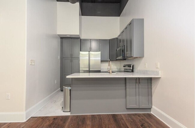 Building Photo - Modern Downtown Memphis Condo with Prime Location