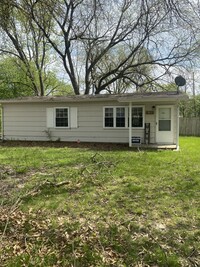 Building Photo - 1831 Parkdale Dr