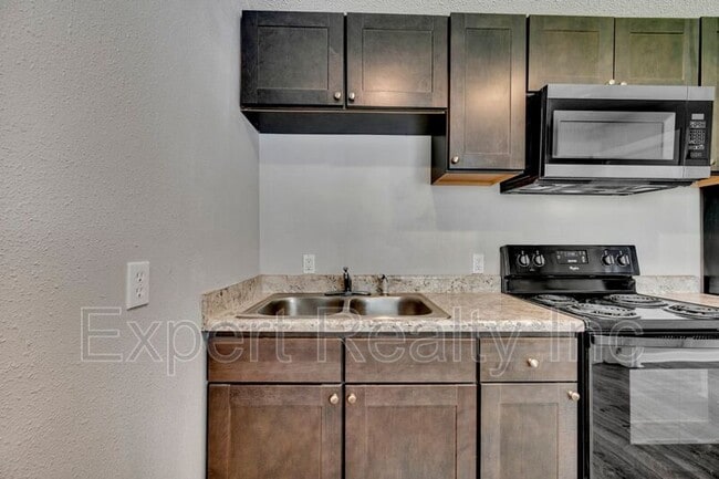 Building Photo - 1061 57th St