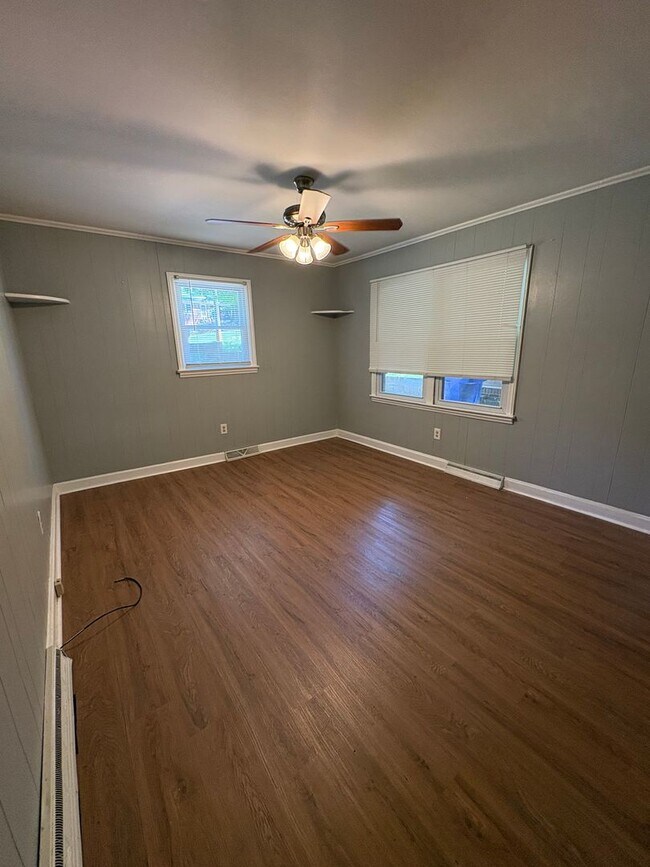 Building Photo - Great Location in Greenville 3 Bedroom 1.5 Bath  Minutes from Downtown!!