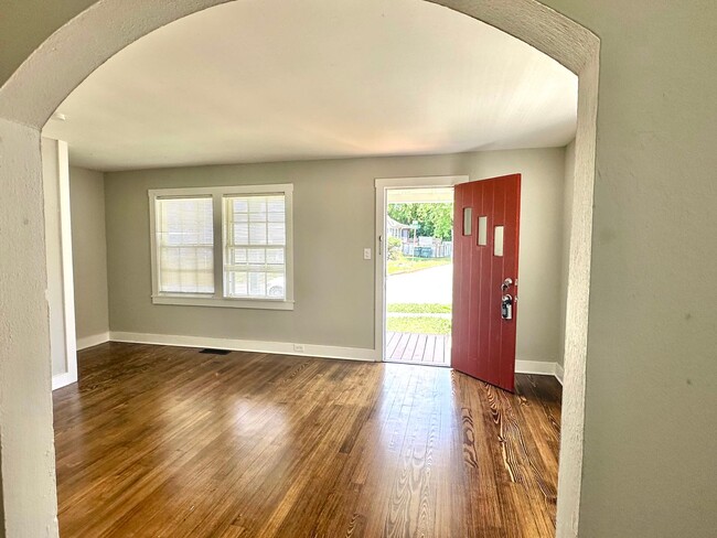 Building Photo - COMING FRIDAY!!!  Renovation Complete!   N...
